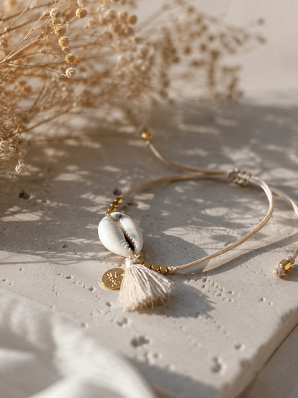 Minimal natural shell Bracelet