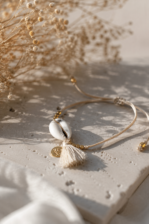 Minimal natural shell Bracelet